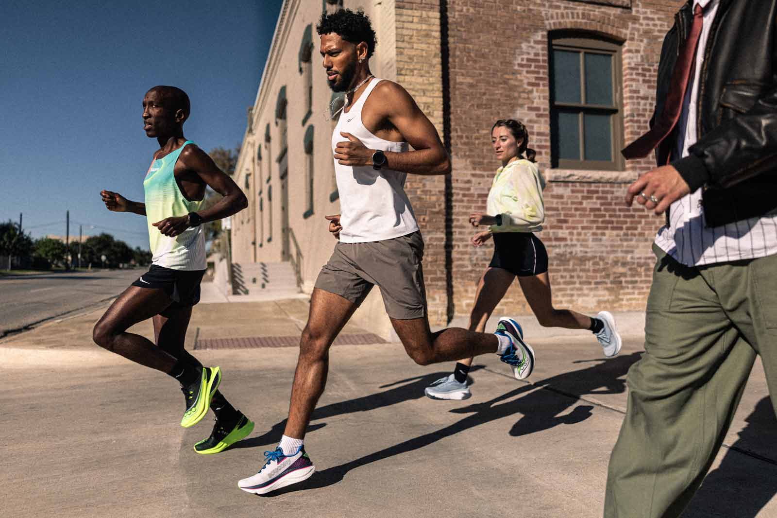 Saucony presenta «The Runners»: un cortometraje que celebra la conexión de la comunidad runner