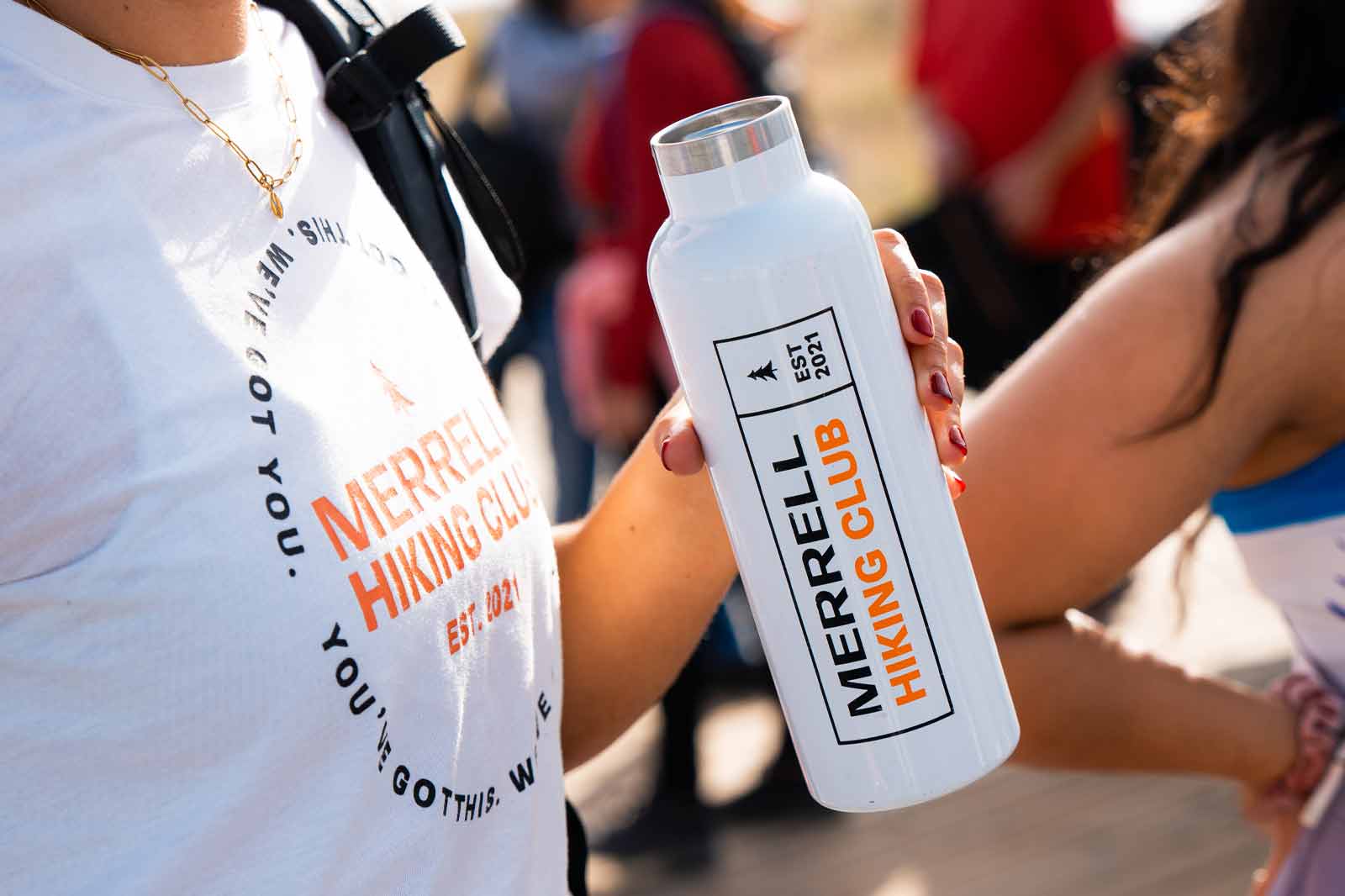 Mujeres de toda España se reúnen en el primer gran encuentro de senderismo impulsado por Merrell